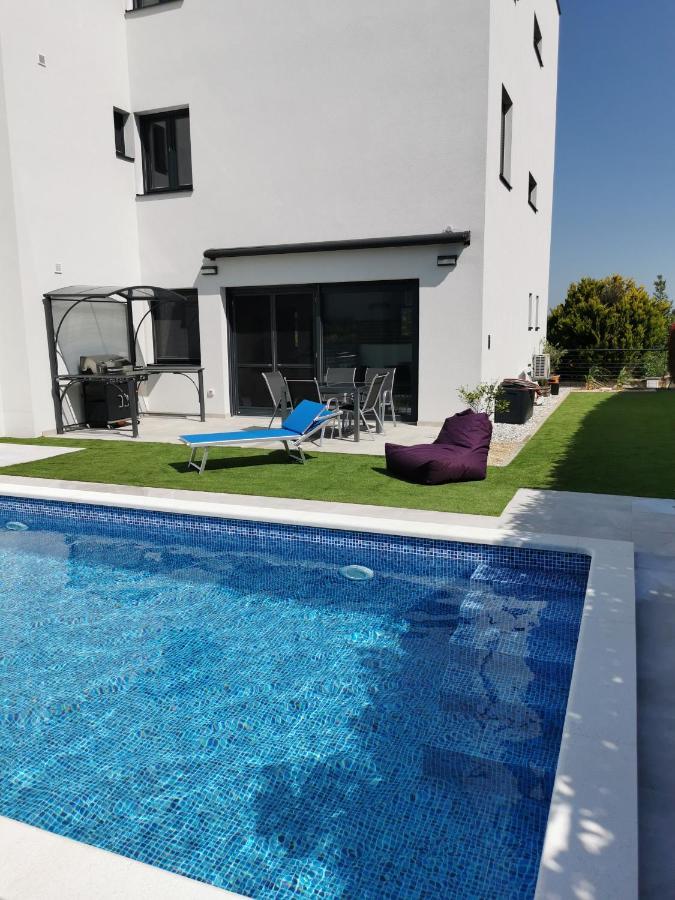 Volme Pool Lägenhet Banjole Exteriör bild